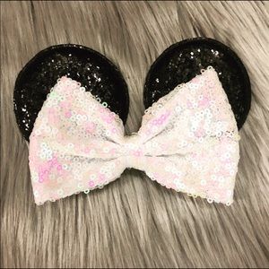 Handmade white Minnie ears bow